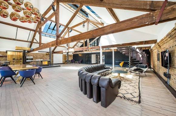 World-class Loft living at Metropolitan Wharf. Selection of sensational two-bedroom Penthouse apartments between 2,577 to 3,400 sqft providing masses of epic lateral space in one of the most historic parts of London.