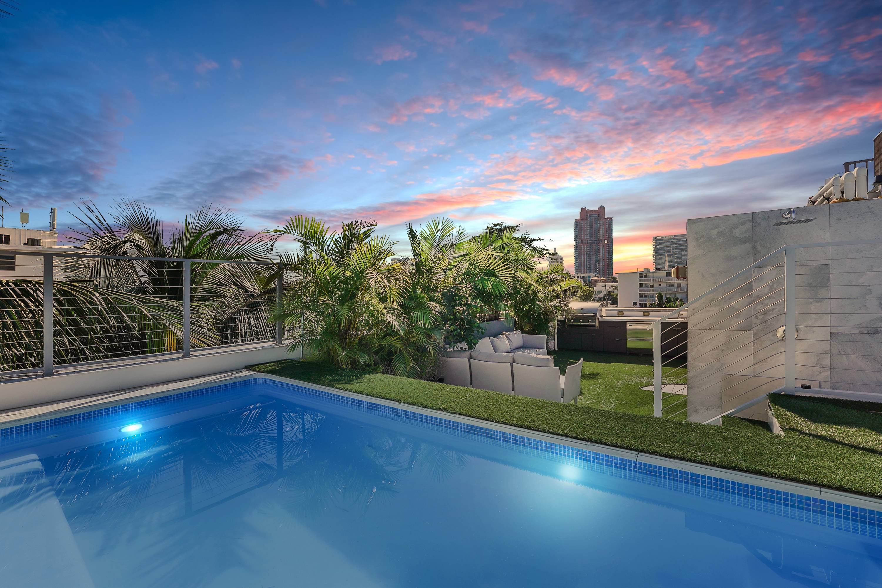 Miami Beach | House for sale |2 bed | 2.5 bath, Garage |Pool, Rooftop, Outdoor Kitchen