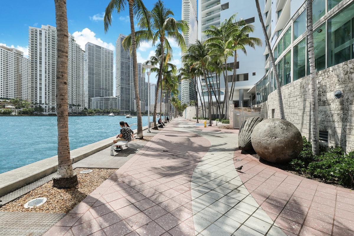 one-miami-east-riverwalk-biscayne-bay-daytime-palm-trees