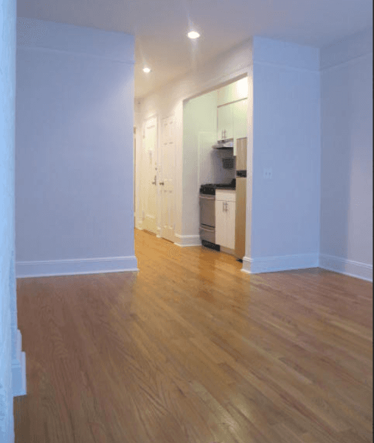 Amazing studio in Midtown West, STEPS TO TIME WARNER CENTER, COLUMBUS CIRCLE AND CENTRAL PARK.
