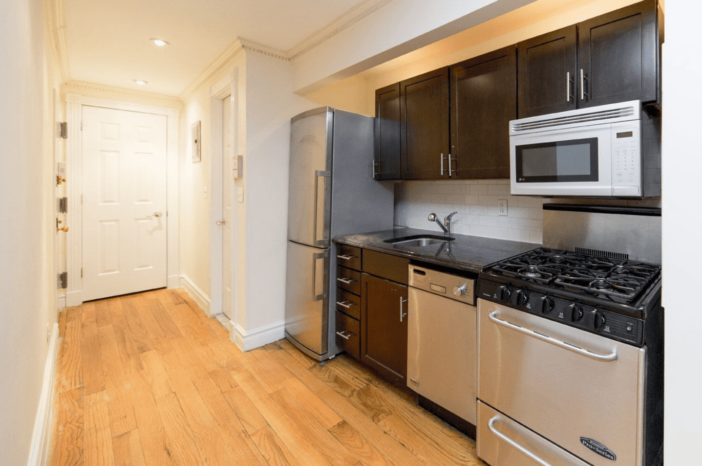 No fee + 1 month free rent apartment  in Chelsea