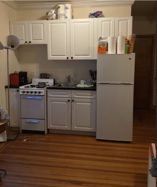 Renovated 2 BR on prime Midtown East location