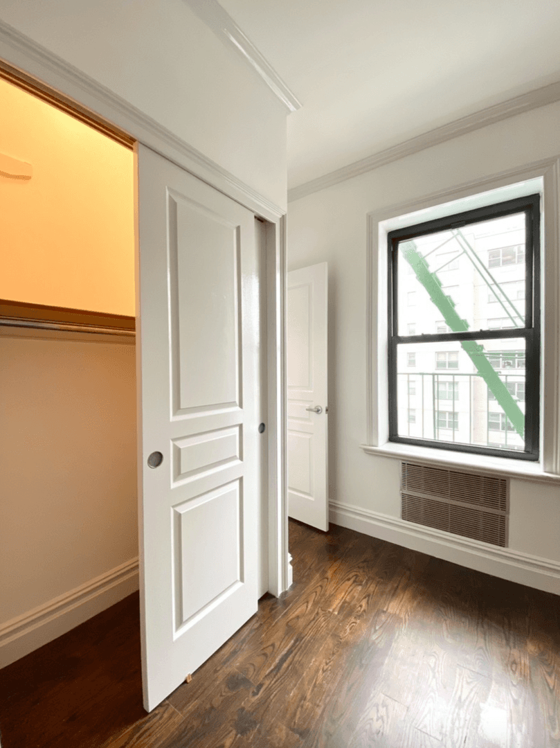 2 Months free + No fee Commerce Street is surrounded by chic restaurants and stores. Very close to NYU. Short walk to Hudson River Park, the High-line, Bleecker Street,