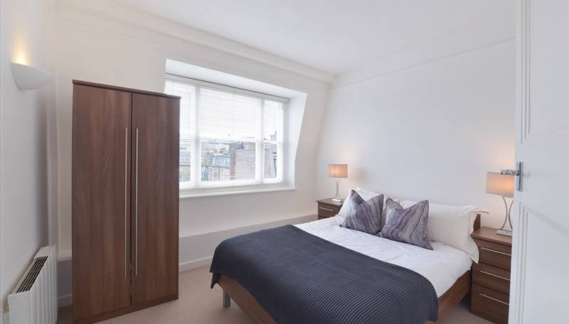 We are pleased to offer this two double bedroom eighth floor apartment set within the heart of London’s fashionable Mayfair with rear facing views over Hay’s Mews.