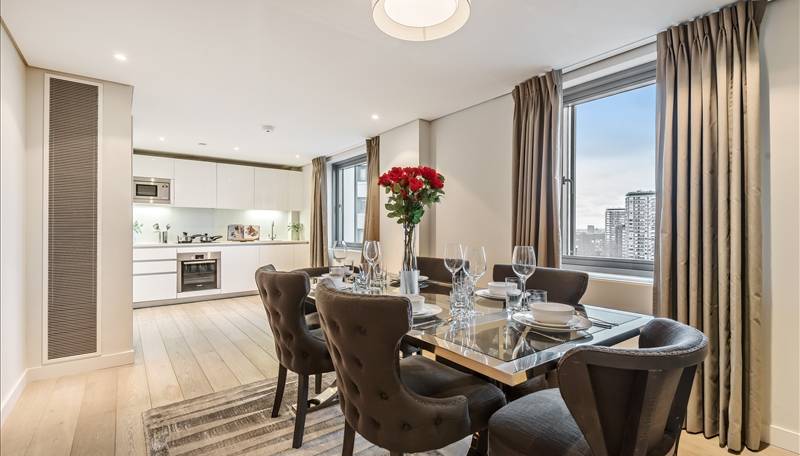 Large waterside three-bedroom apartment with beautiful views over the Paddington Basin and London