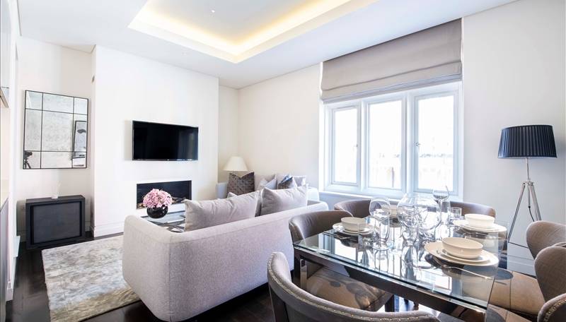 First-floor luxury two-bedroom Mayfair apartment with superb London views from its own private balcony
