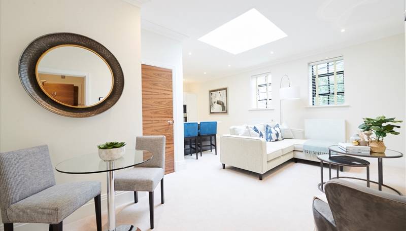 A spacious, interior designed, second floor one bedroom apartment with views facing the inner courtyard is available within this newly converted, warehouse style, gated development on the River Thames.