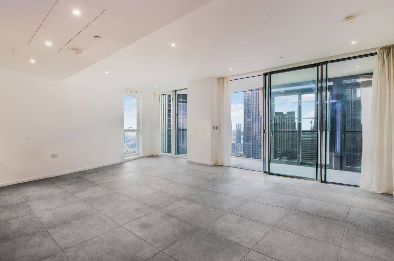 “Sky-High Sophistication: Triple-Aspect 3-Bed with Double Winter Garden at Dollar Bay Point”