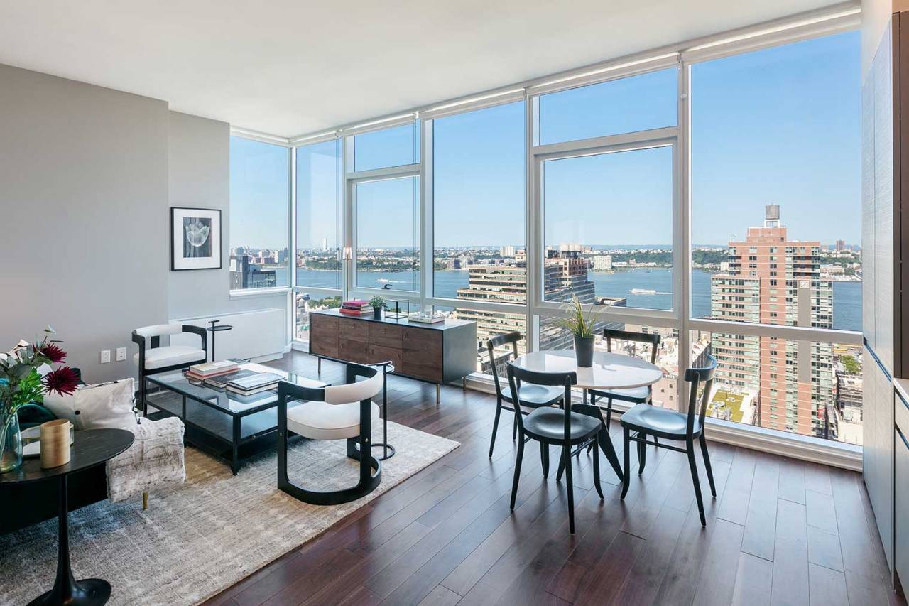 No fee, Chelsea 2 Bed/2 Bath Apartment in Full Amenity Luxury Building, W/D in unit