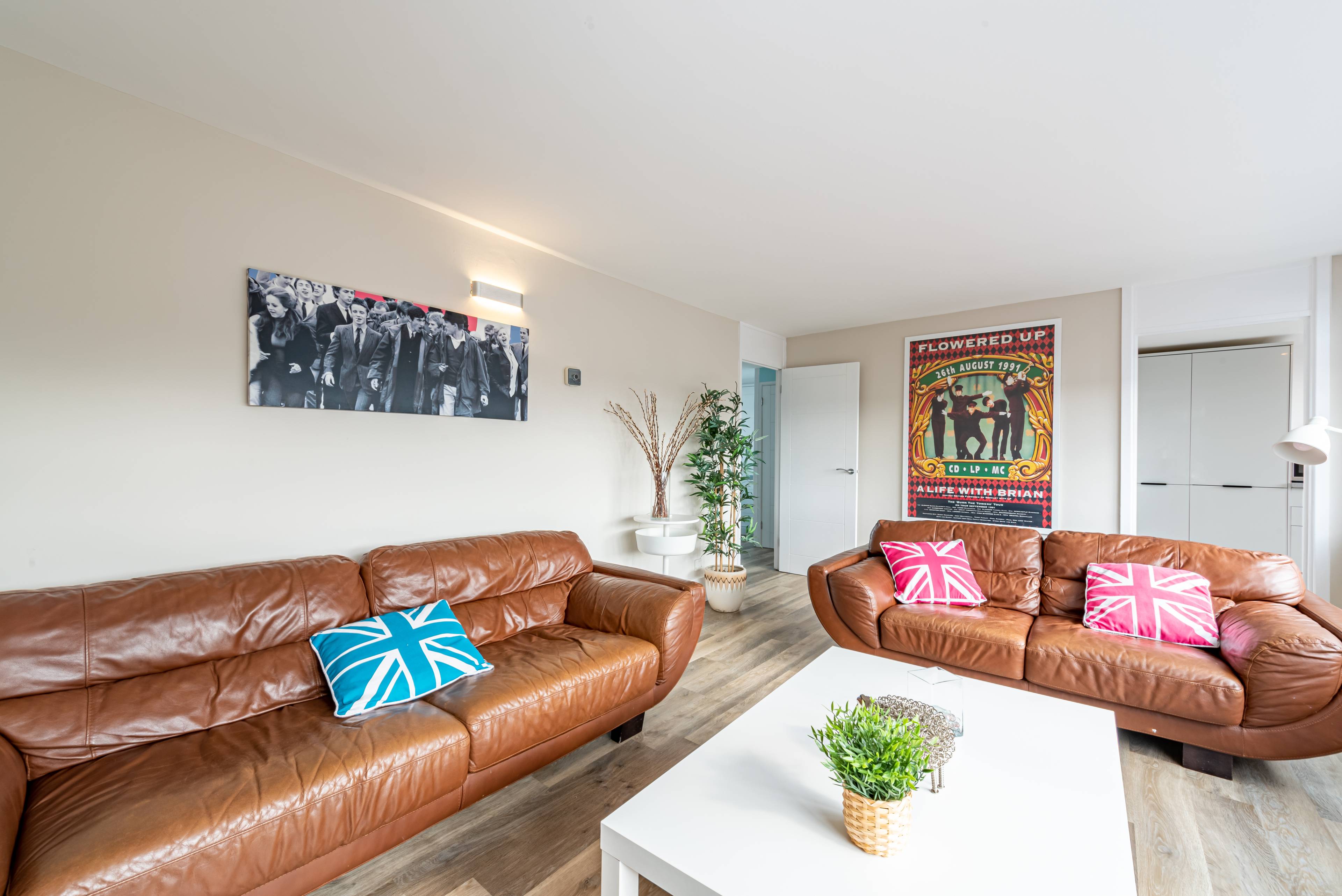 Newly refurbished stylish 2 Bedroom Apartment For Sale