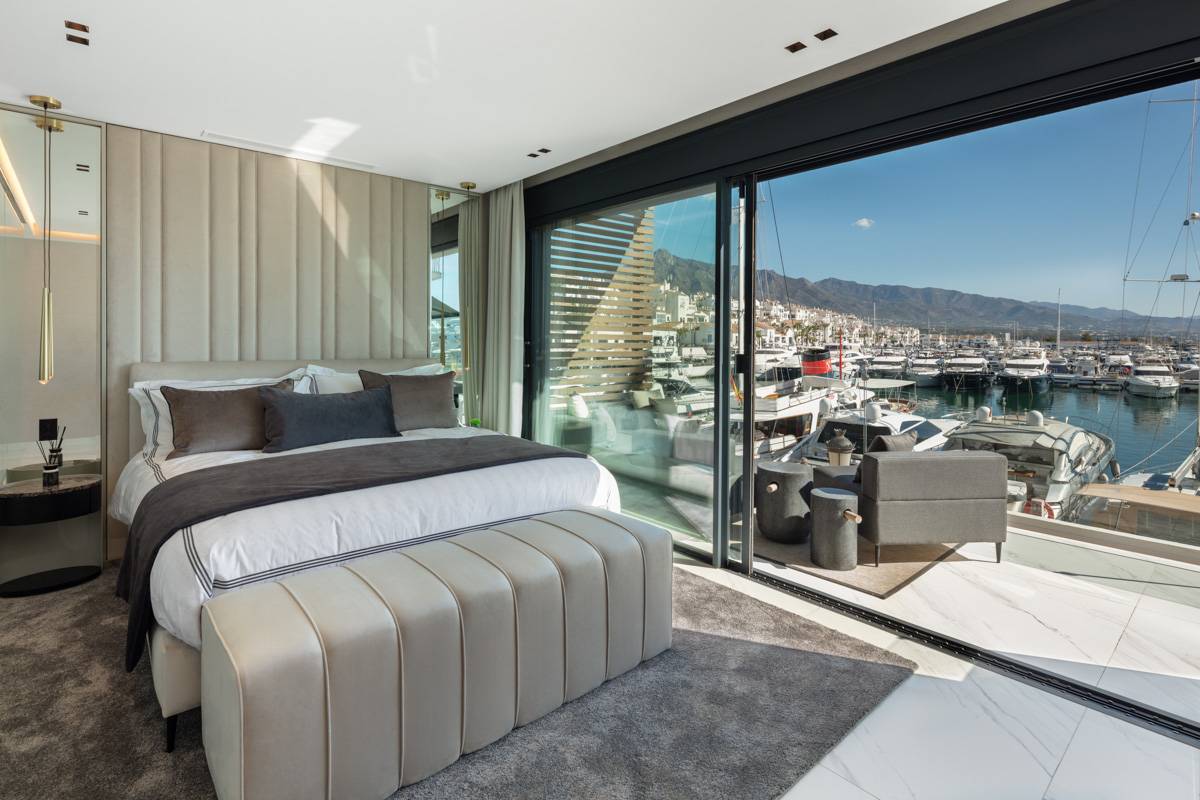 A sleek contemporary apartment located within the the famous Puerto Banus Marina