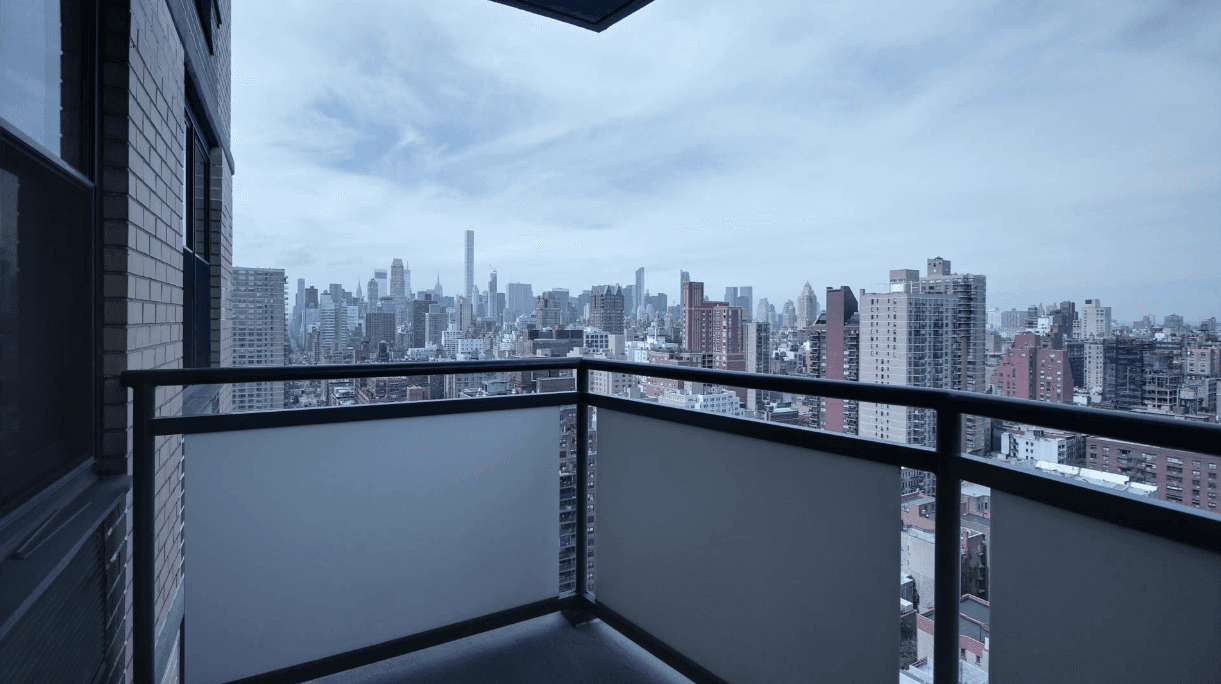 Stunning Manhattan Views from your Private Terrace, Corner 2-Bed Unit in the Heart of the Upper East Side