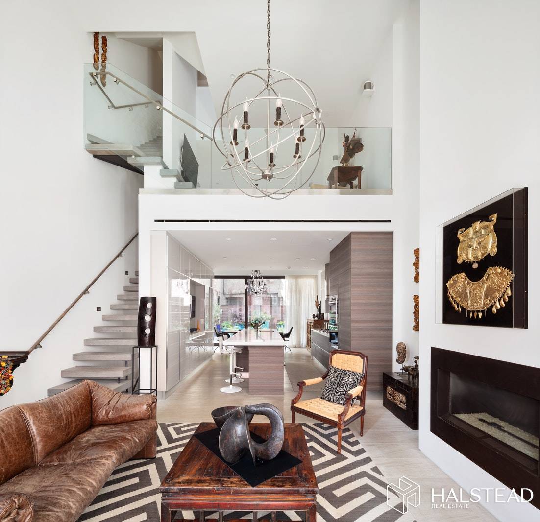 Designer's Dream Dumbo TownhouseA rare gem as one of only 5 independent townhomes in one of the city's most celebrated neighborhoods.