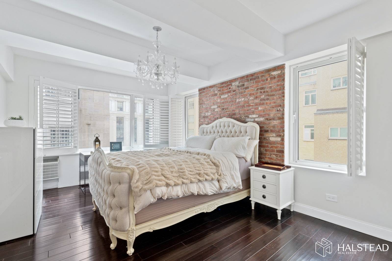 Located on arguably New York's most iconic street, Southmoor House is a Top white glove Cond Op not a land lease that allows LLCs, foreign buyers, students, pied a terre, ...