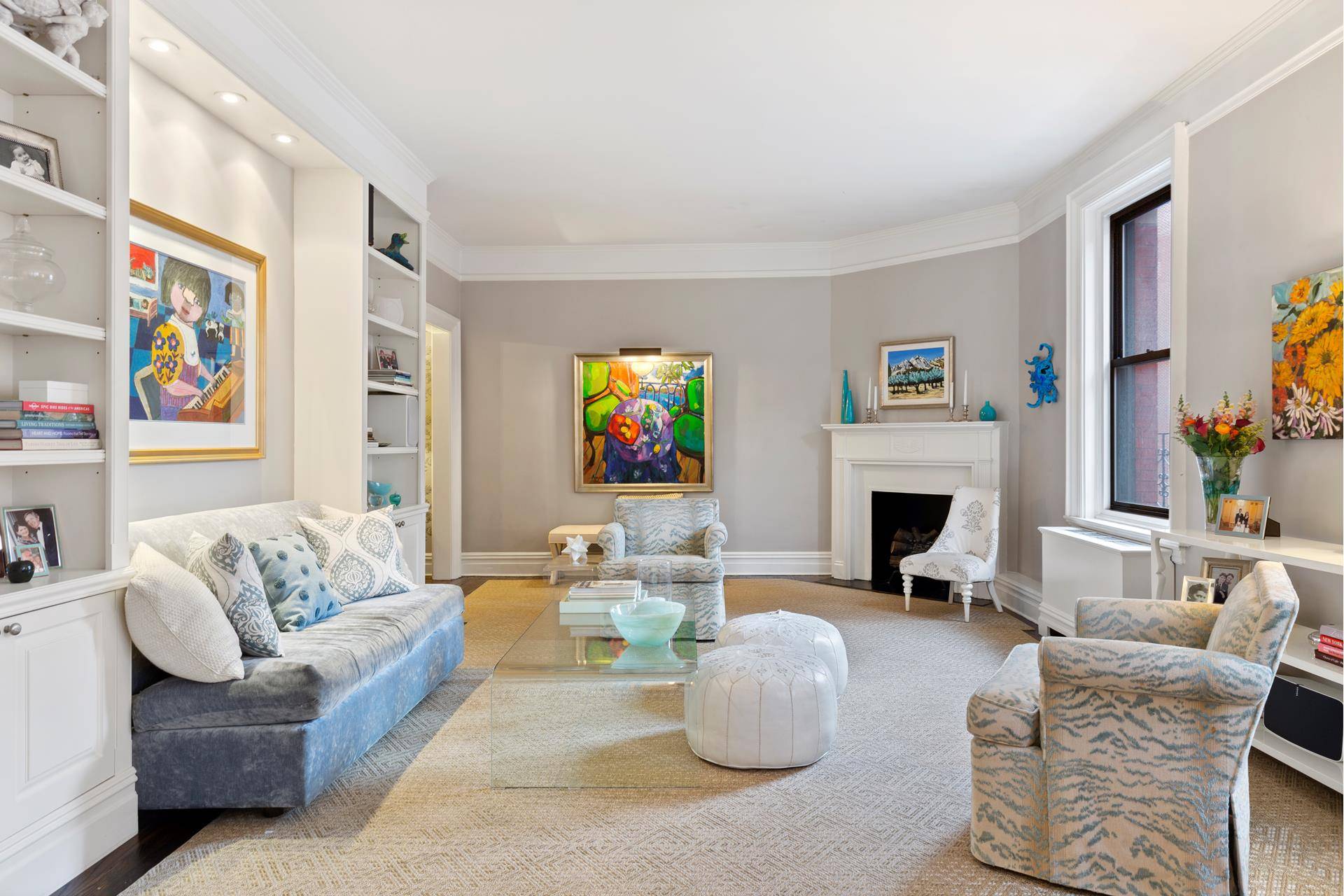 Step into classic Carnegie Hill with location, light and space in this elegant seven room home in a prewar doorman building on the Upper East Side of Manhattan.