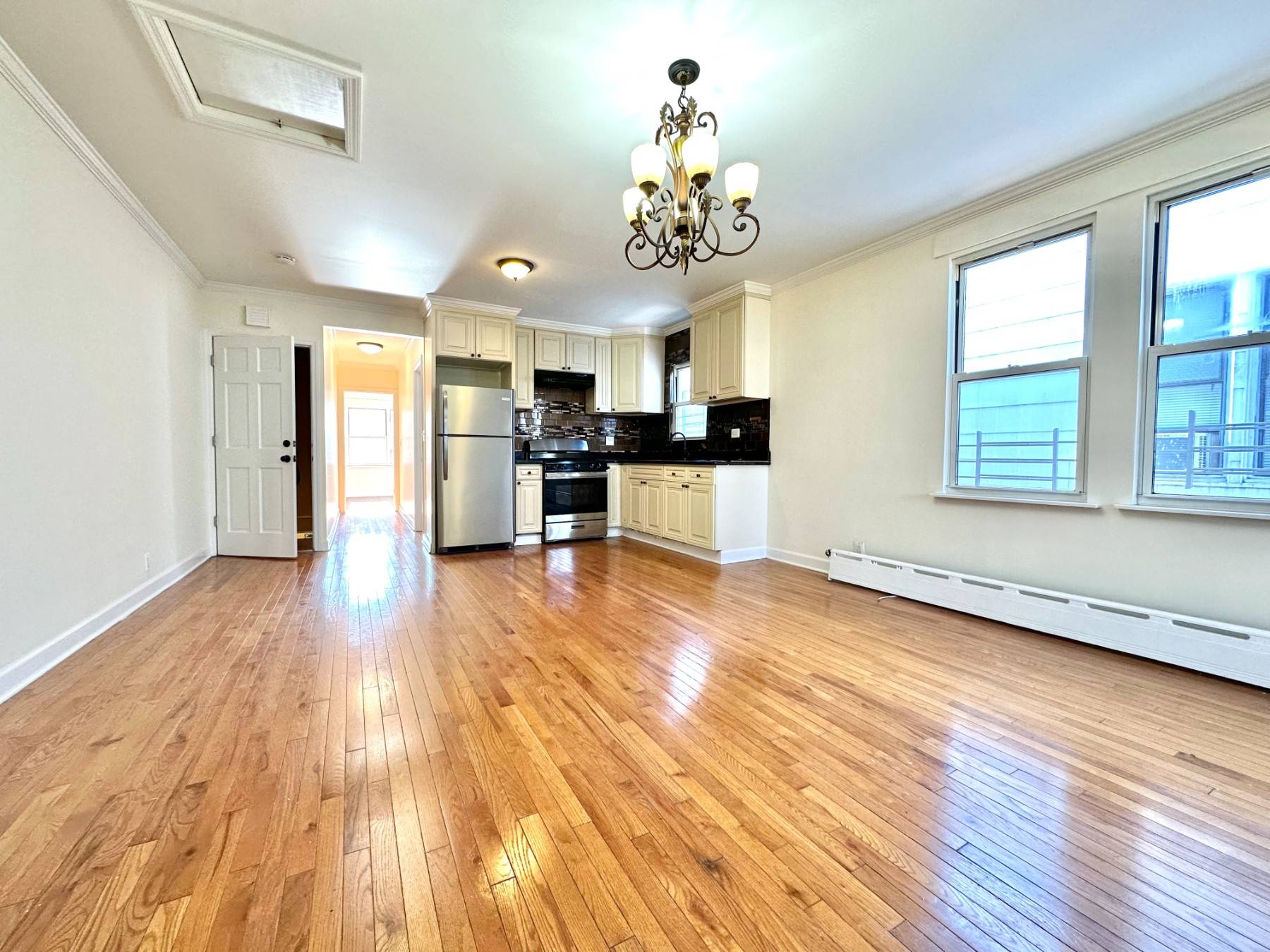 Recently renovated Sunny 3 Bedroom 1 Bathroom apartment available in a two family house located in Maspeth bordering Woodside.