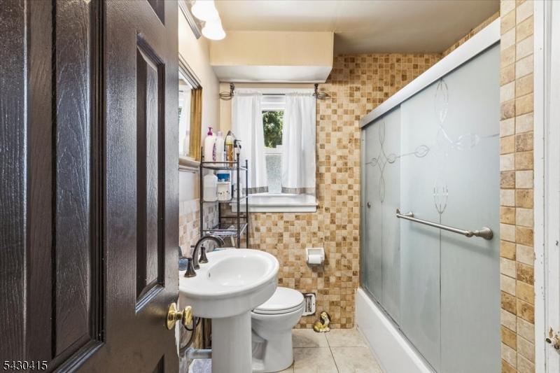 1st Floor Bathroom