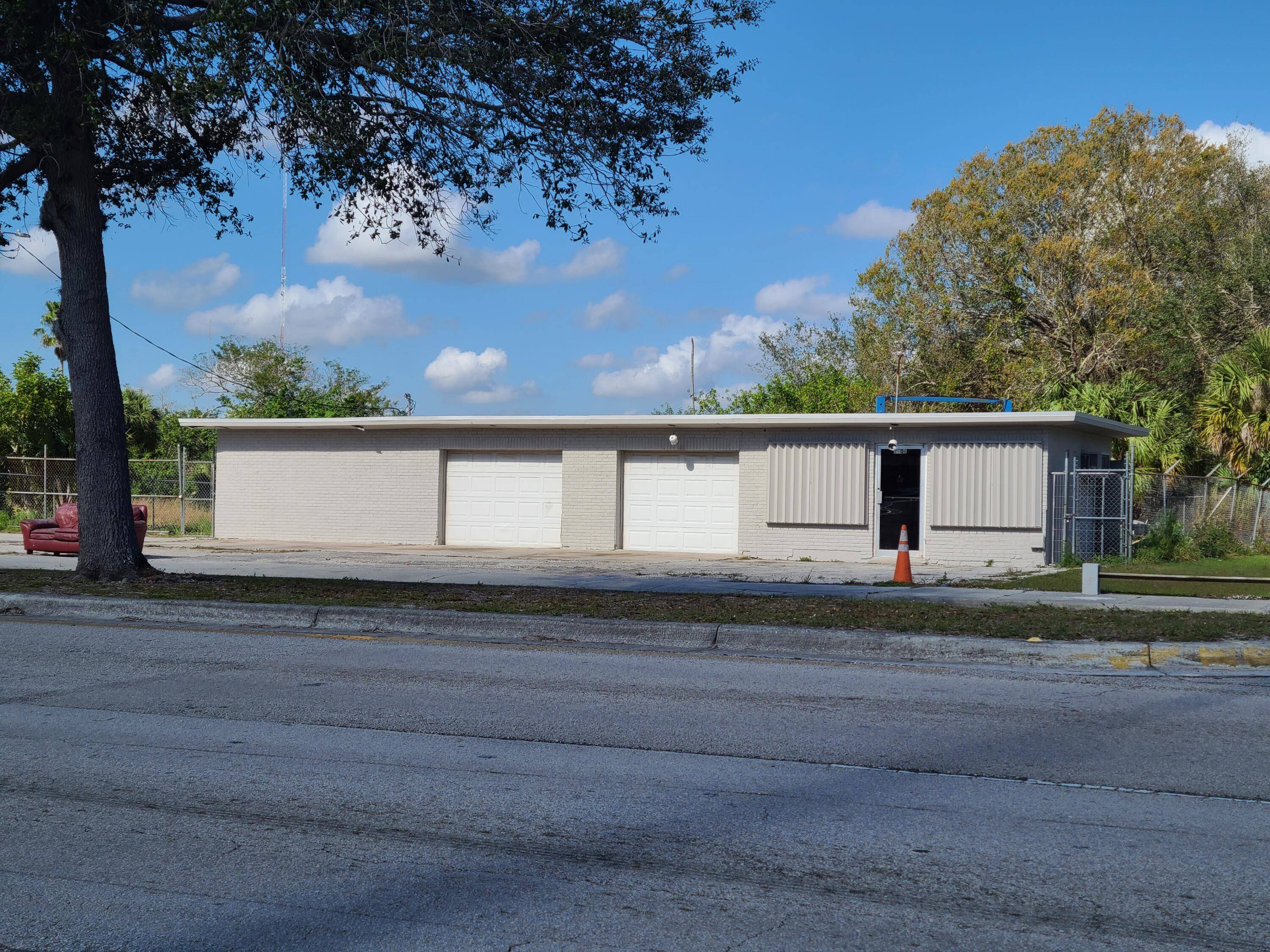 Excellent location of this industrial property consisting of one parcel with easy access to US 1 and I 95.