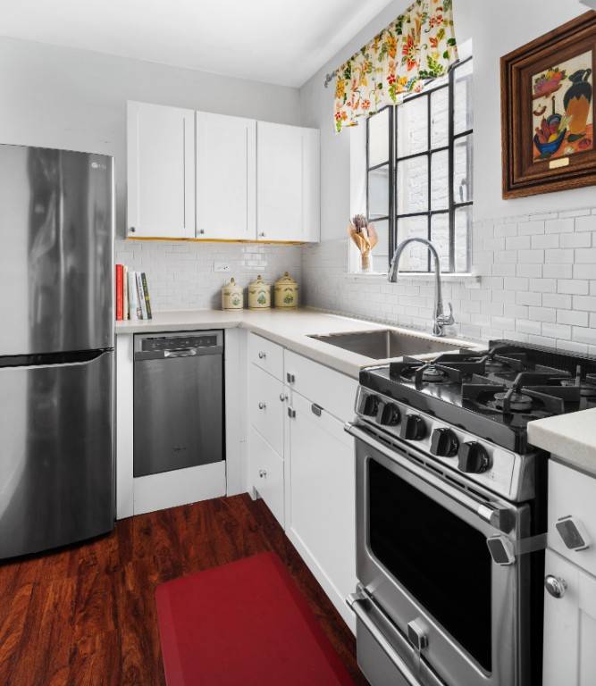 Upon entering the charming 4B of 529 East 84th Street, one immediately feels at home.
