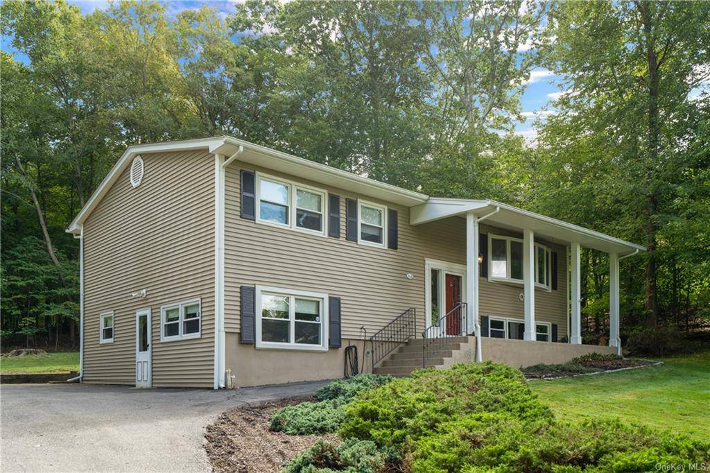 Welcome to 164 Shear Hill Rd, nestled in the popular Lake Casse Park District !