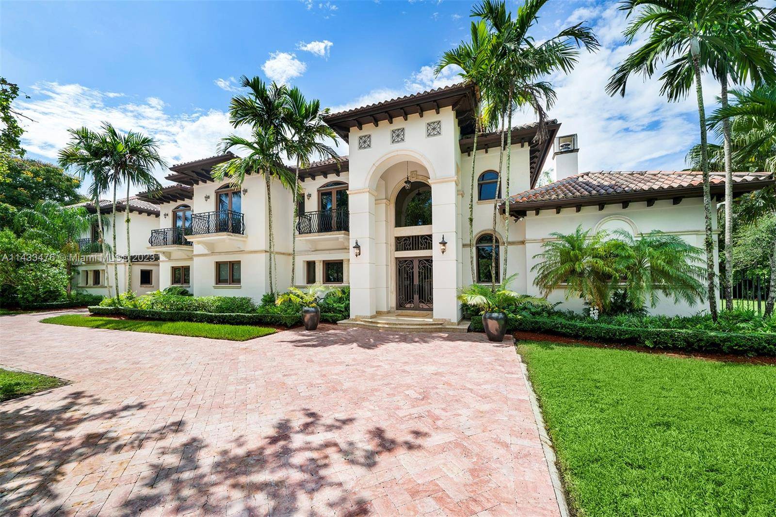 This attractive 9, 267 sf Pinecrest residence with 6 bedrooms and 7.