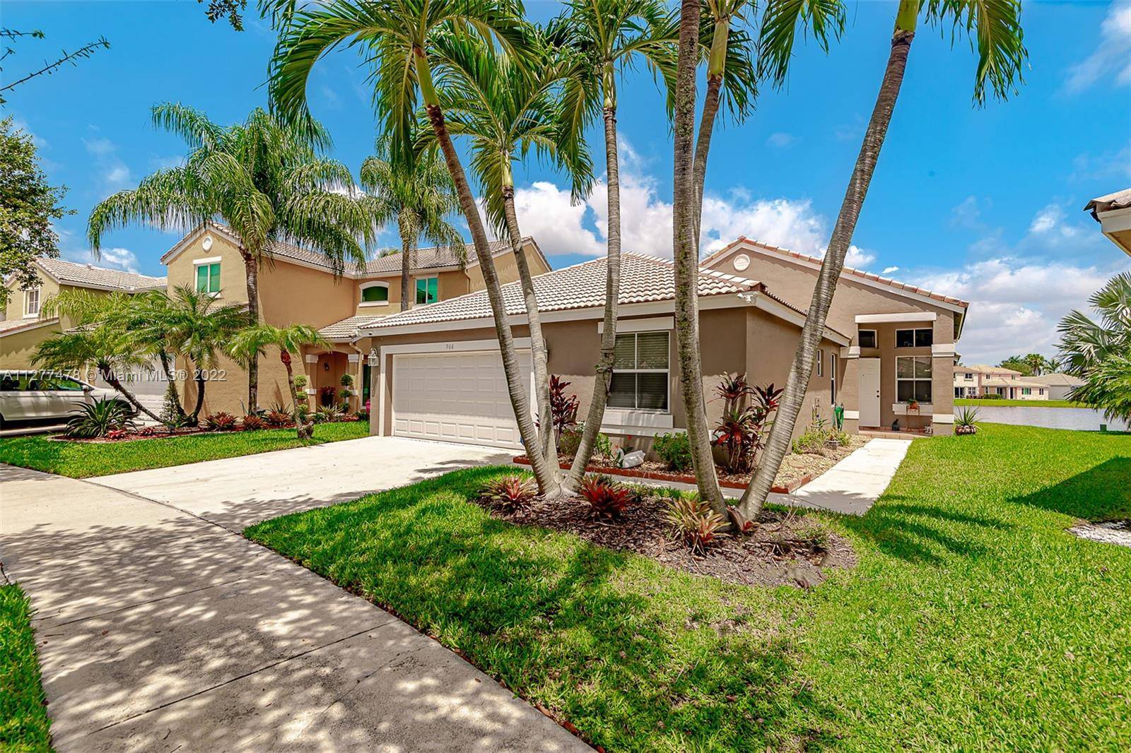 Beautiful Home in one of the most wanted neighborhoods of Weston, The Falls.