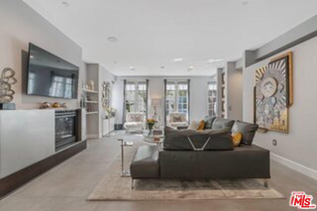 Cool Modern Interior w/ Archit