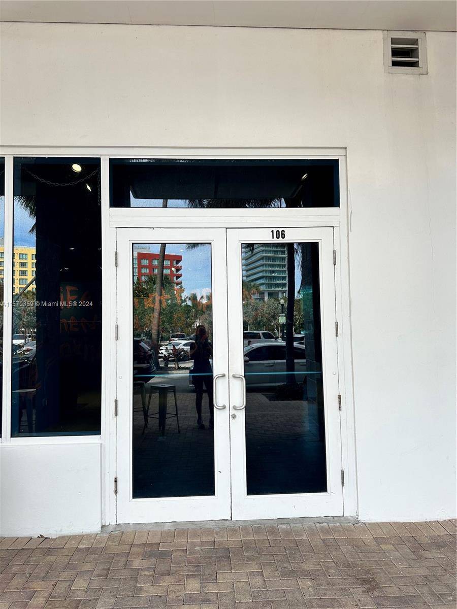 Prime Commercial Space for rent at The Continiuum in South Beach.