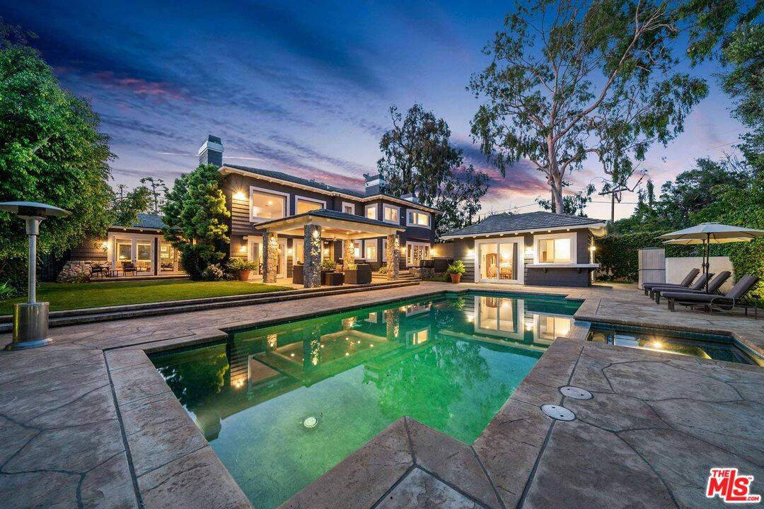 11706   Chaparal St Brentwood LA