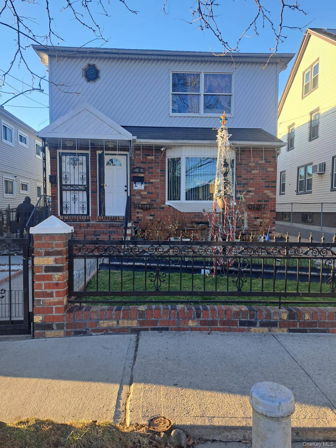 2 FAMILY HI RANCH, HARDWOOD FLOORS, 3 BEDROOMS OVER 3 BEDROOMS, 4 1 2 baths, FULL FINISHED BASEMENT, 40X100 LOT, MINT CONDITION