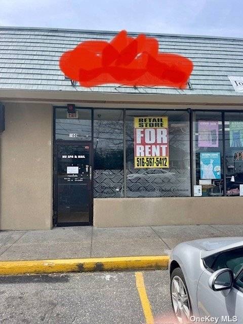 Store for rent in busy shopping center.