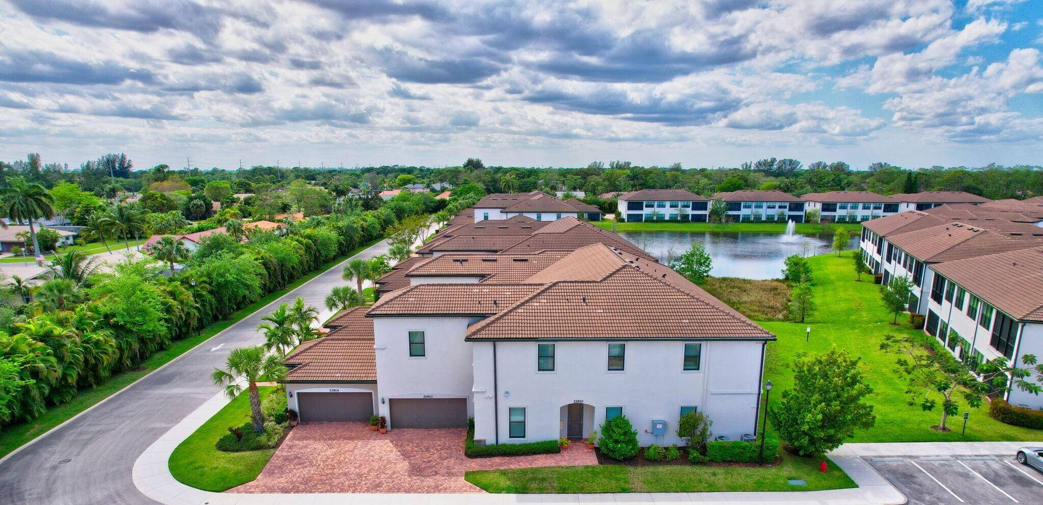 This stunning home, located in the vibrant Boca Flores community, offers a blend of modern elegance and comfort.