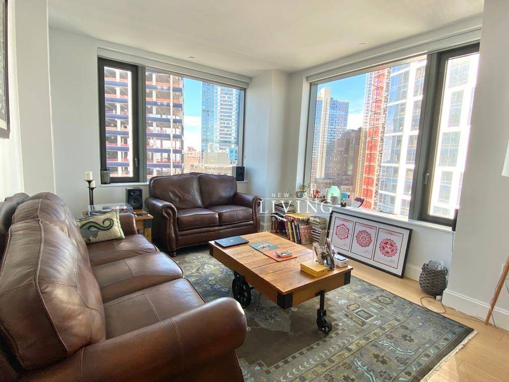 Amazing No Fee Triple exposure Corner 2 bedrooms 2 baths with w d in unit and walk in closet on the 33rd floor of one of Brooklyn's newest building.