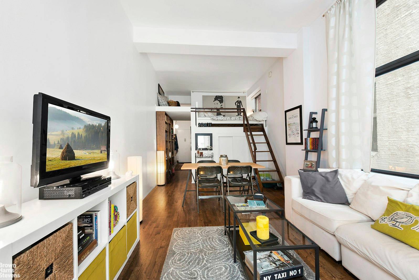 Be the first to view this prewar corner loft studio featuring a flexible and open layout with soaring 11 foot ceilings, huge windows with exposures facing South and East, offering ...