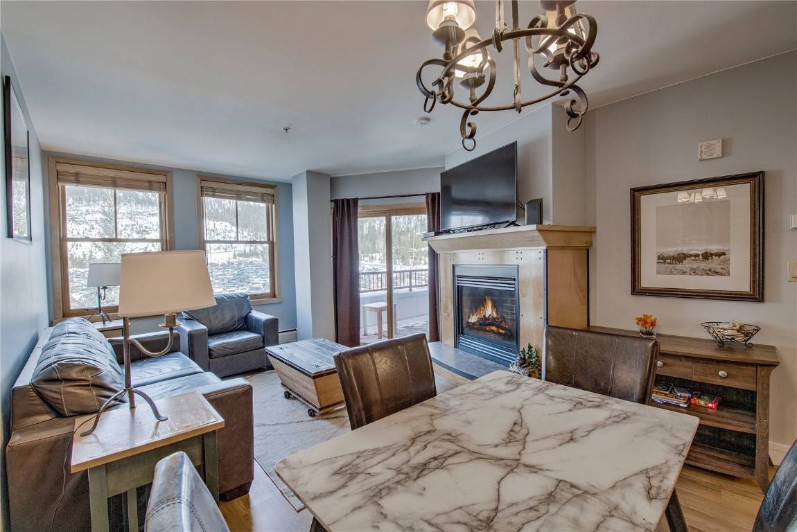 This 2 bedroom Silver Mill Condo located in River Run Village offers convenient access to the slopes, restaurants, shops, and amenities of Keystone Resort.