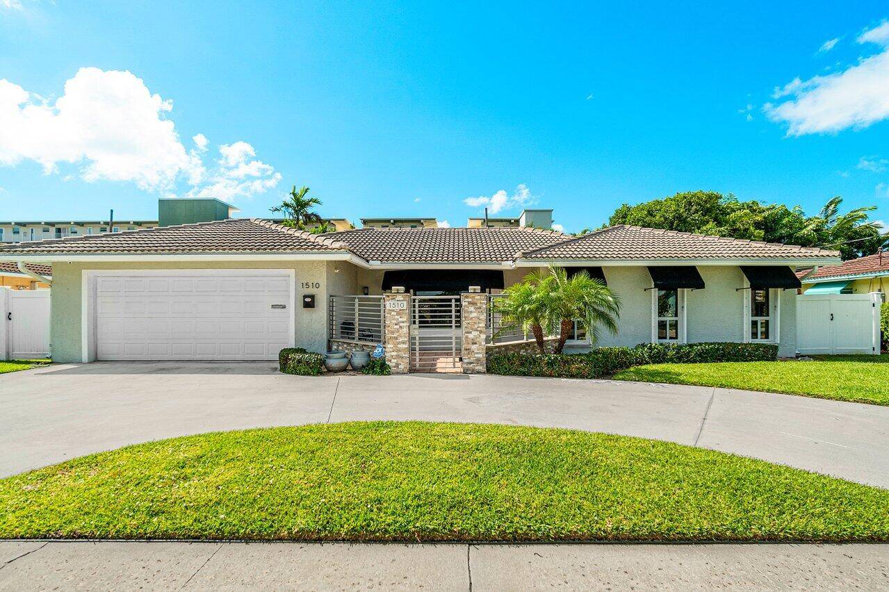 Totally renovated and designer furnished single family home in the desirable Sunset East area of The Cove in Deerfield Beach !