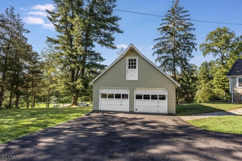 Detached Garage