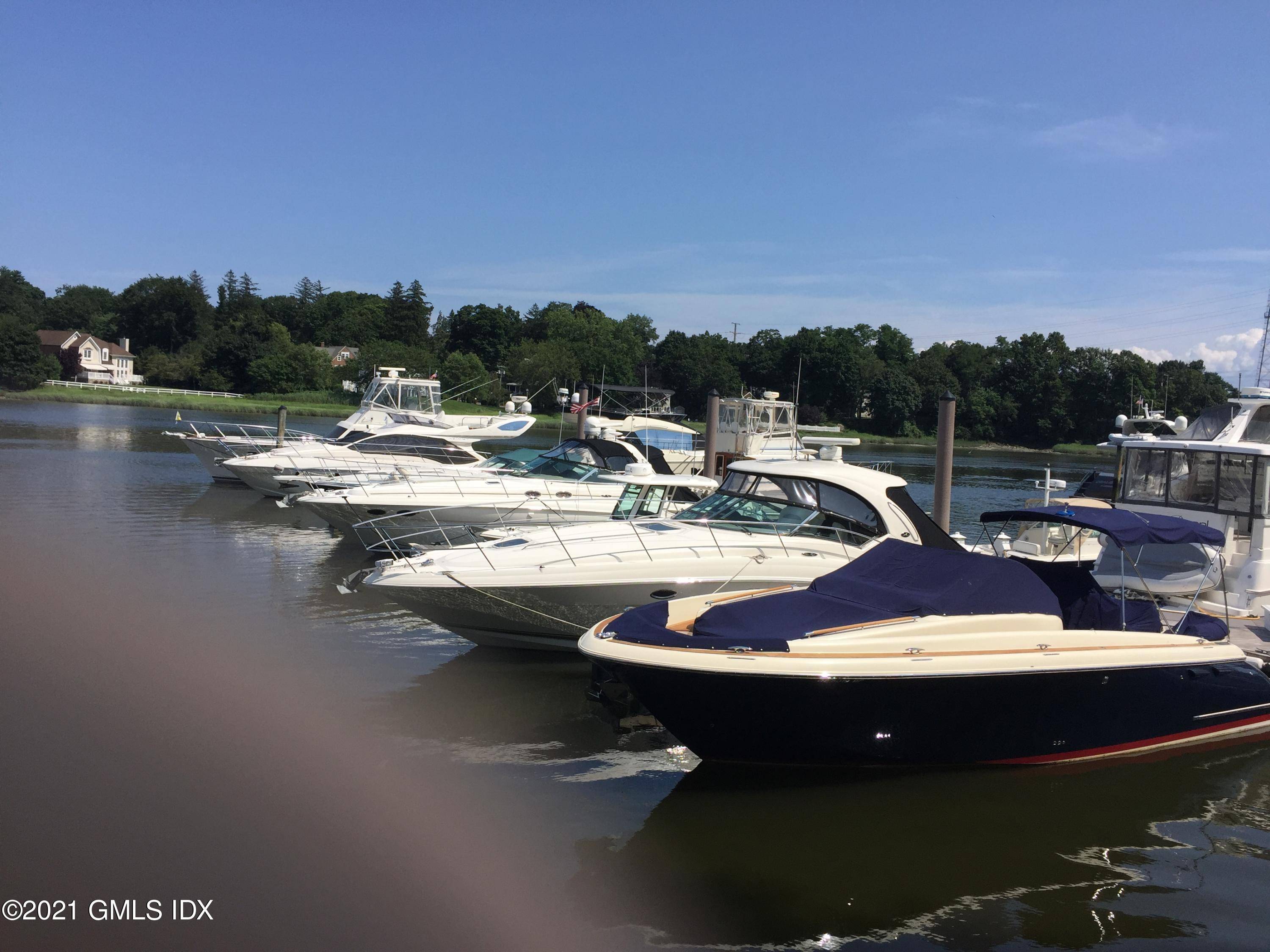 Prime and private location and one o the largest slips available at popular Palmer Point Marina.