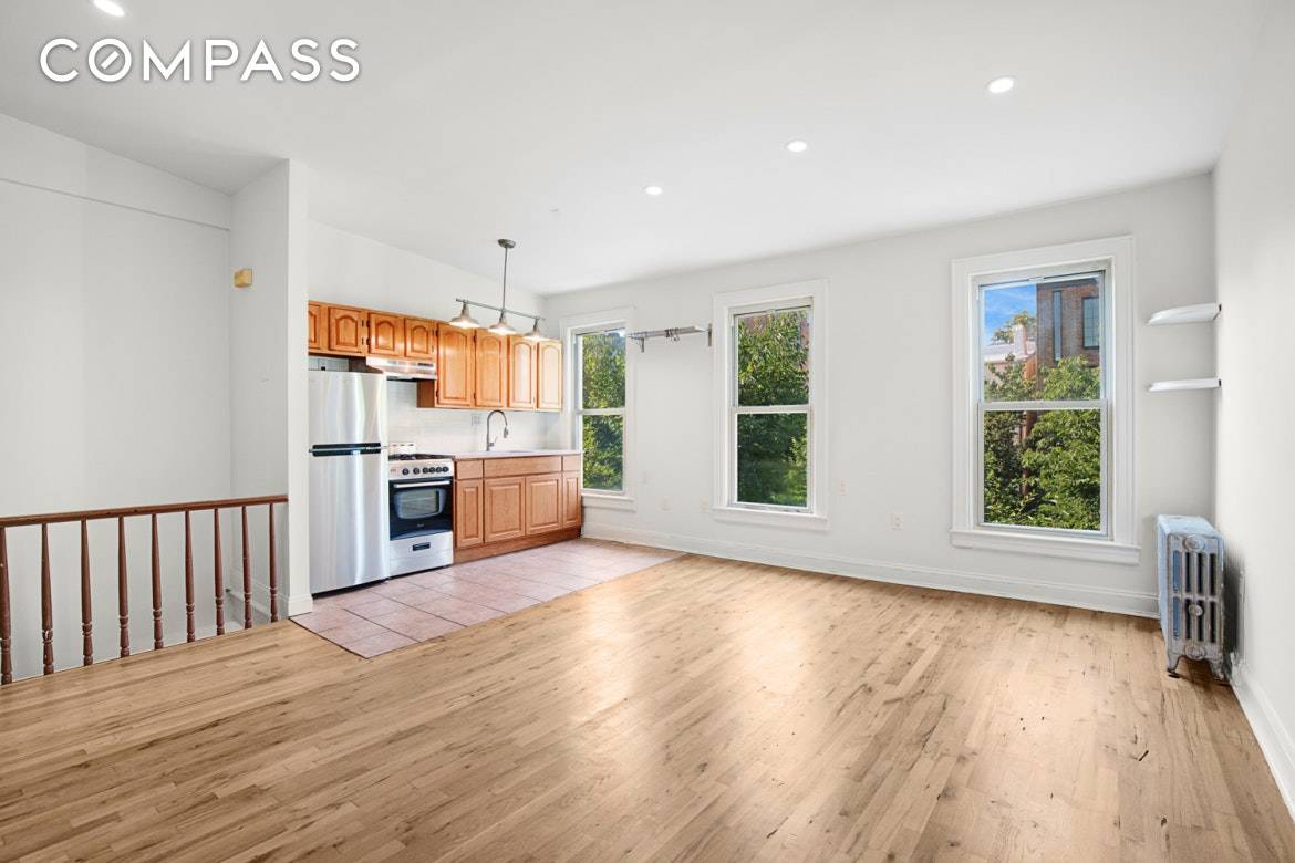 Very bright and spacious one bedroom apartment in the heart of Park Slope !