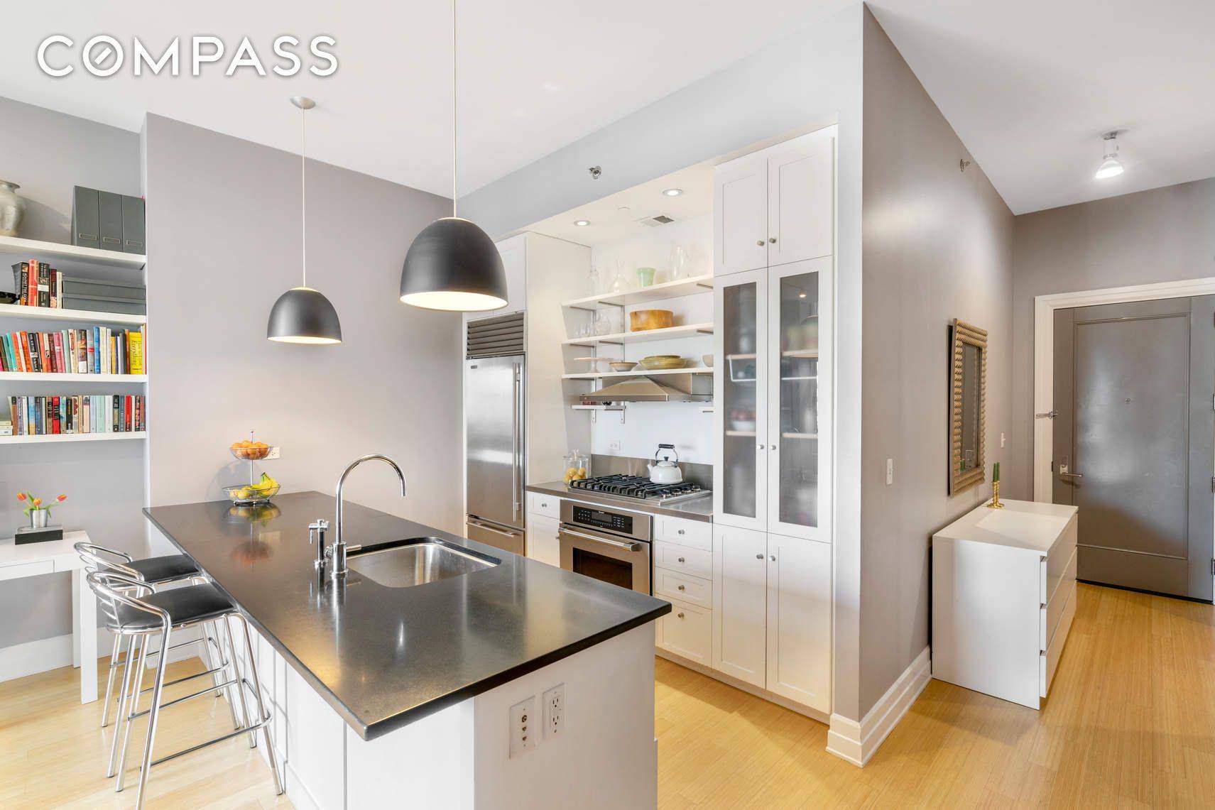 This spacious Junior 1 bedroom loft condo in Downtown Brooklyn has high ceilings, bamboo hardwood floors, a spacious foyer, an in unit washer dryer and lots of sunshine from west ...