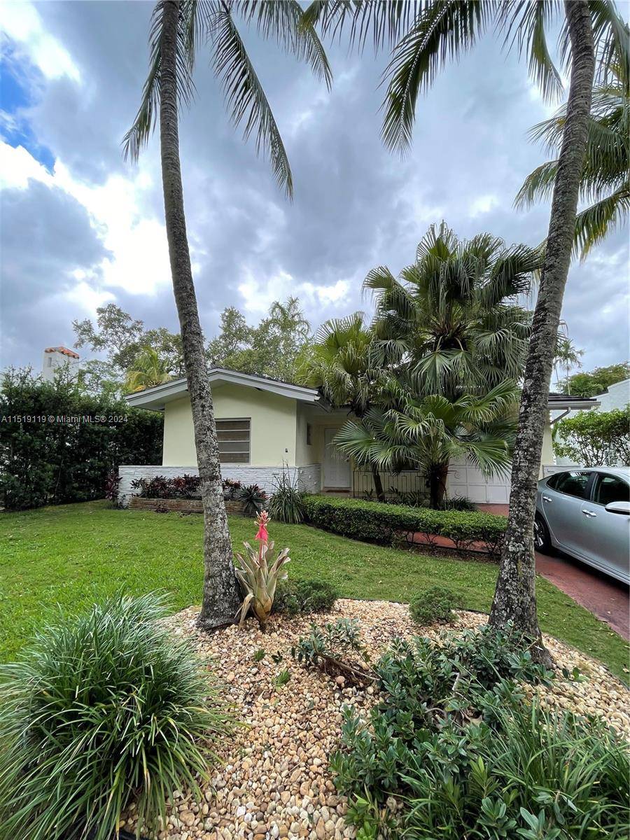 Charming 3 bedroom, 2 bathroom house for rent on a quiet cul de sac street in an amazing Coral Gables location !