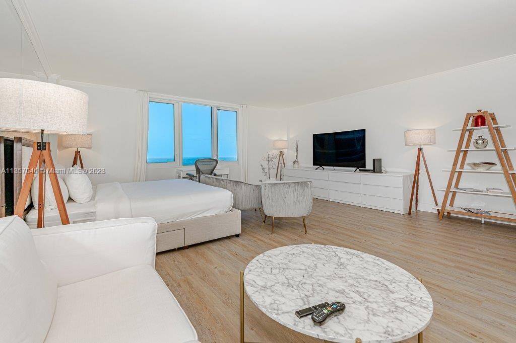 Gorgeous oceanfront studio with views overlooking the ocean and 1 Hotel pool.