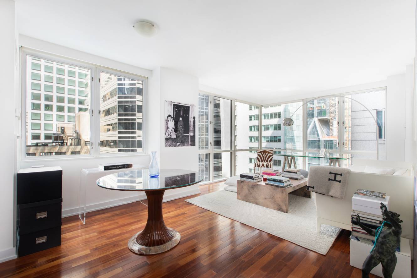 WALK TO WORK Chic, Elegant, Spacious and Luxurious this is the ideal 1 bedroom located in the heart of New York City, in the Park Avenue Place, a building designed ...