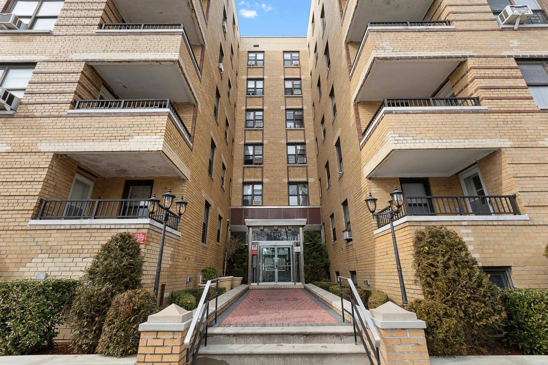This 1 bedroom 1 bathroom Co op is located in the heart of Manhattan Beach, right near Brighton Beach and Sheepshead Bay.