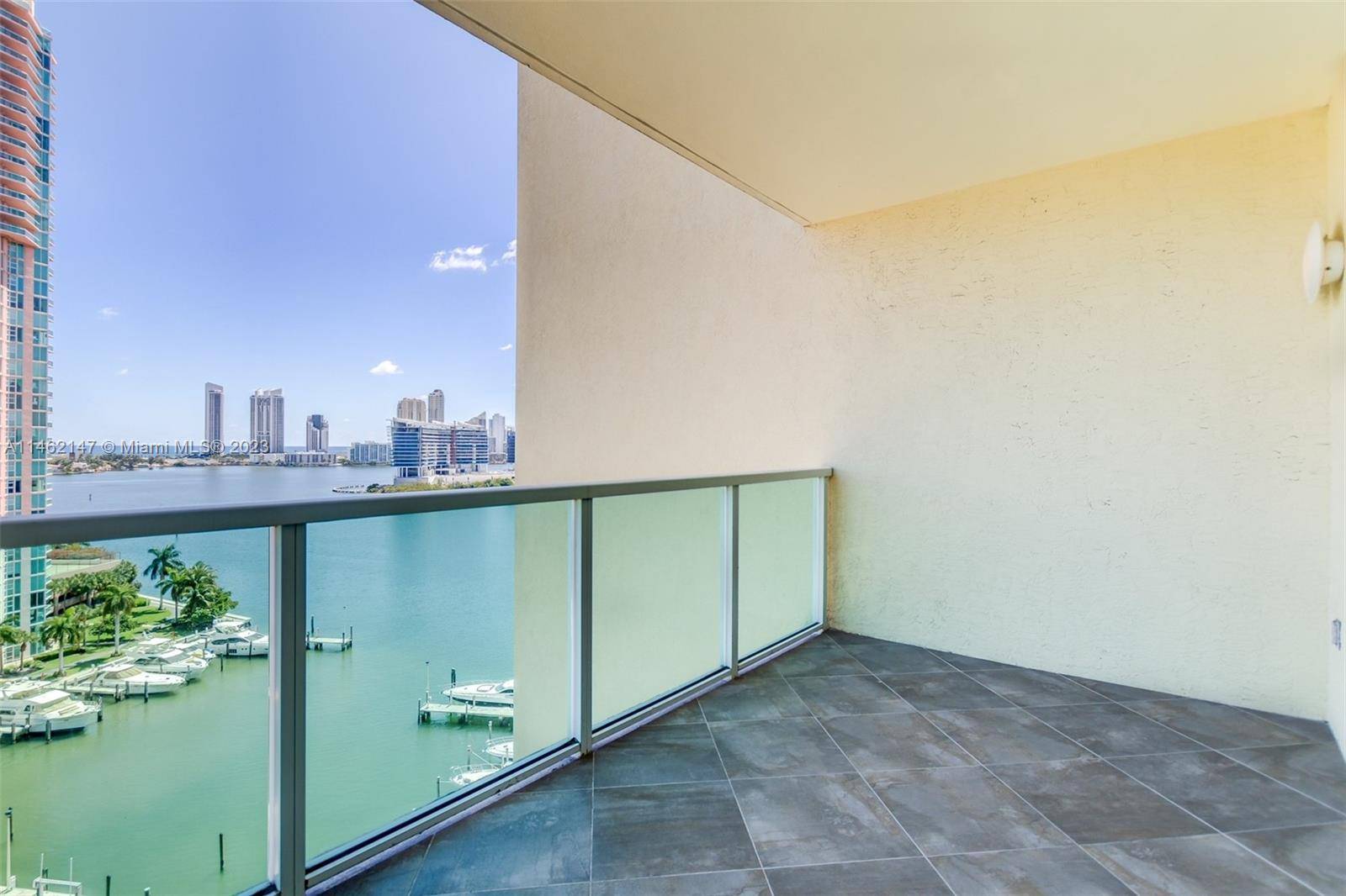 Spectacular apartment in Aventura Marina, completely renovated and all new bathrooms !