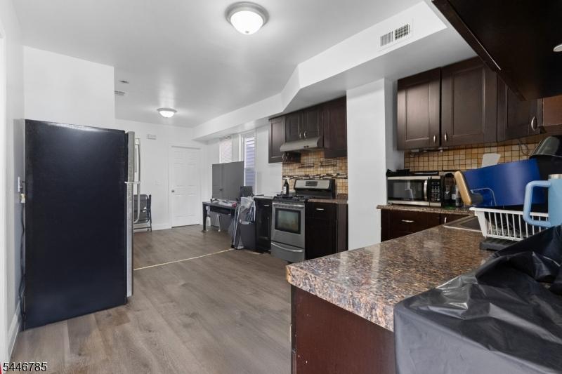 2L - Kitchen
