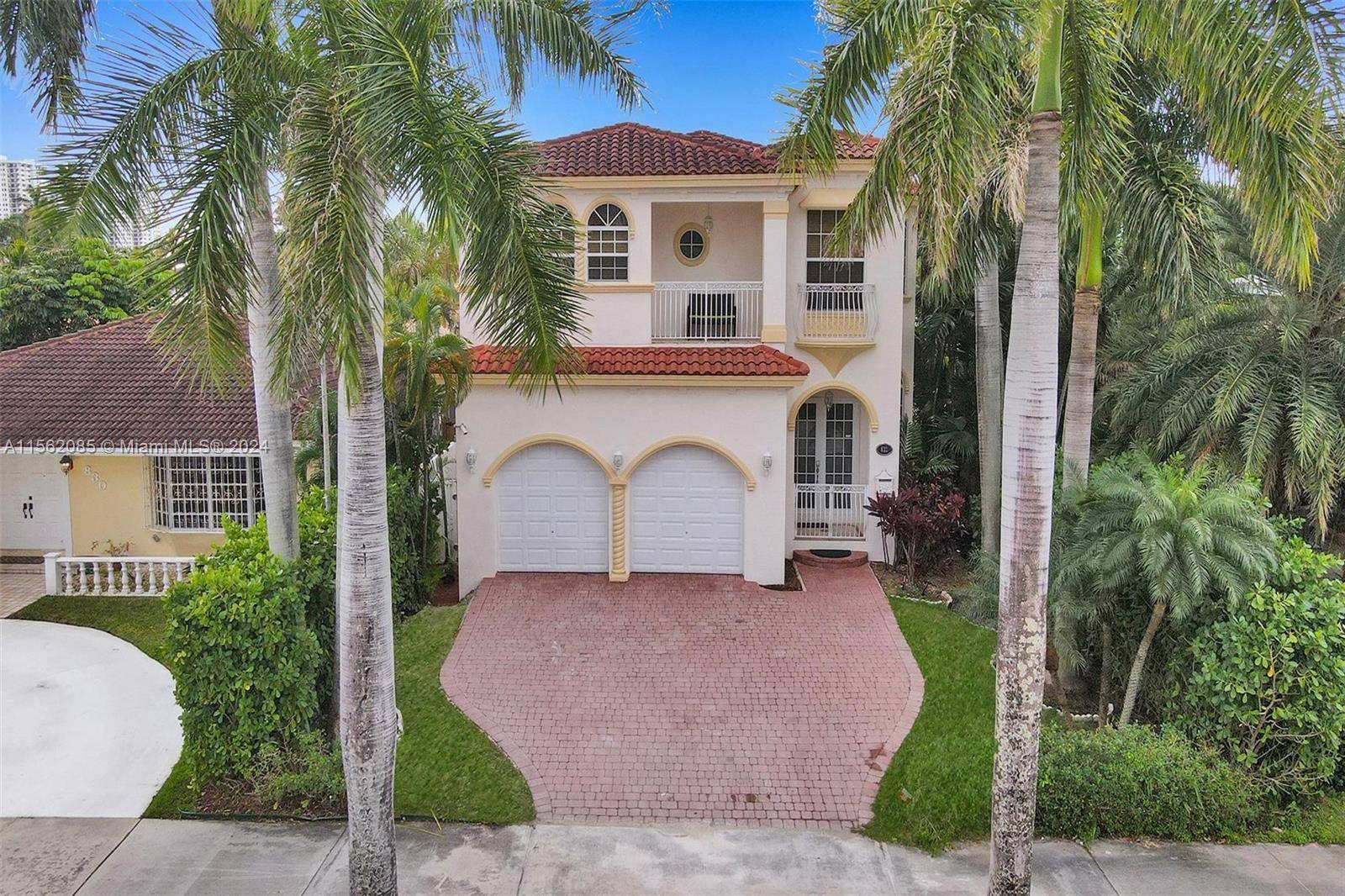 Private Family Home ! Safe and secure Luxury two story house 4 bedrooms with 4 ensuite bathrooms on second floor and additional full bathroom on the first floor Remodeled in ...