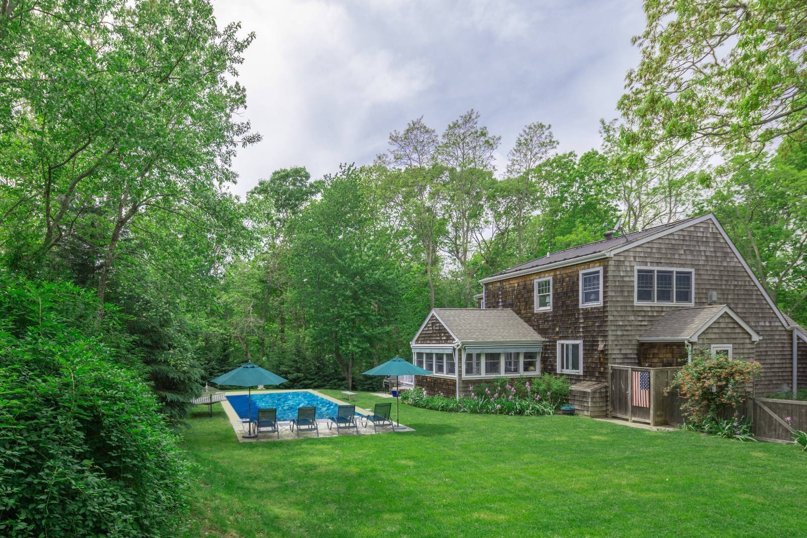 Peaceful retreat awaits in Sag Harbor-Your own secluded getaway!