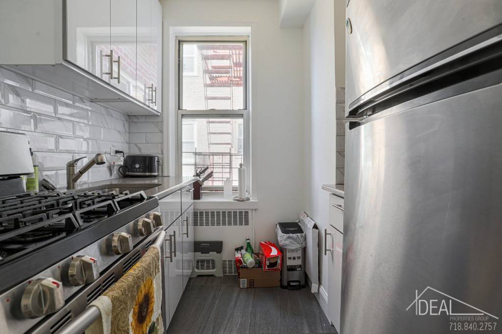 Located on a tree lined street, this spectacular 1 bedroom, 1 bath apartment in the Forest Hills area features hardwood floors, large living and bedroom, updated kitchen with a dishwasher, ...