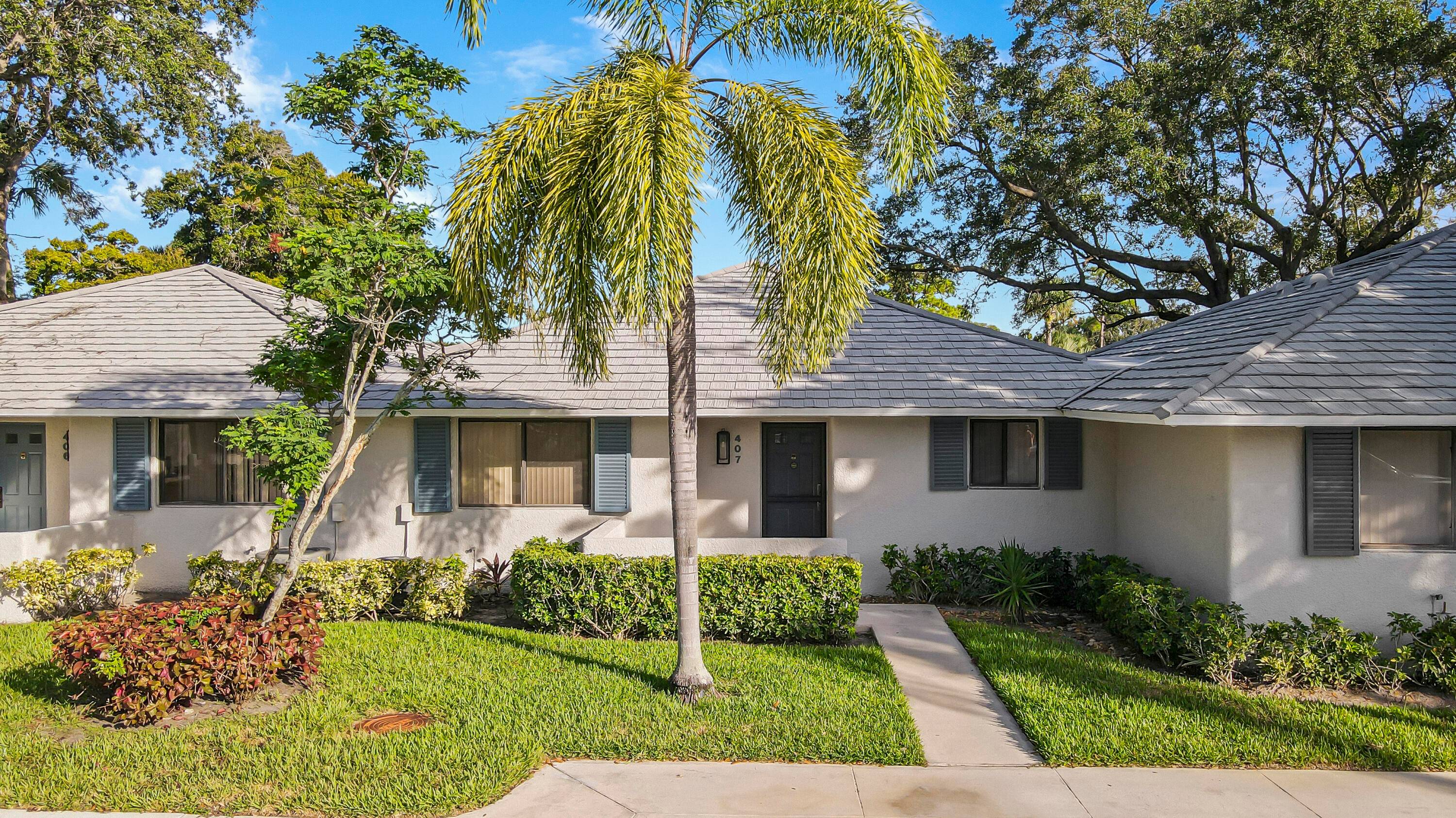 Newly offered TURN KEY Club Cottage in the highly desirable gated golf community of PGA National.